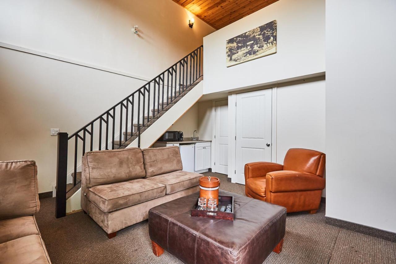 3 Pines Lodge Muskoka Χάντσβιλ Δωμάτιο φωτογραφία